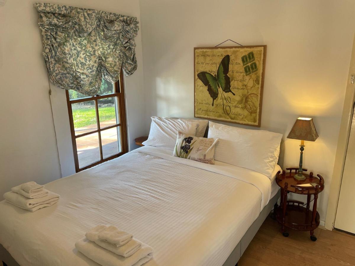 Blueberry Hill Vineyard Stay Rothbury Ngoại thất bức ảnh